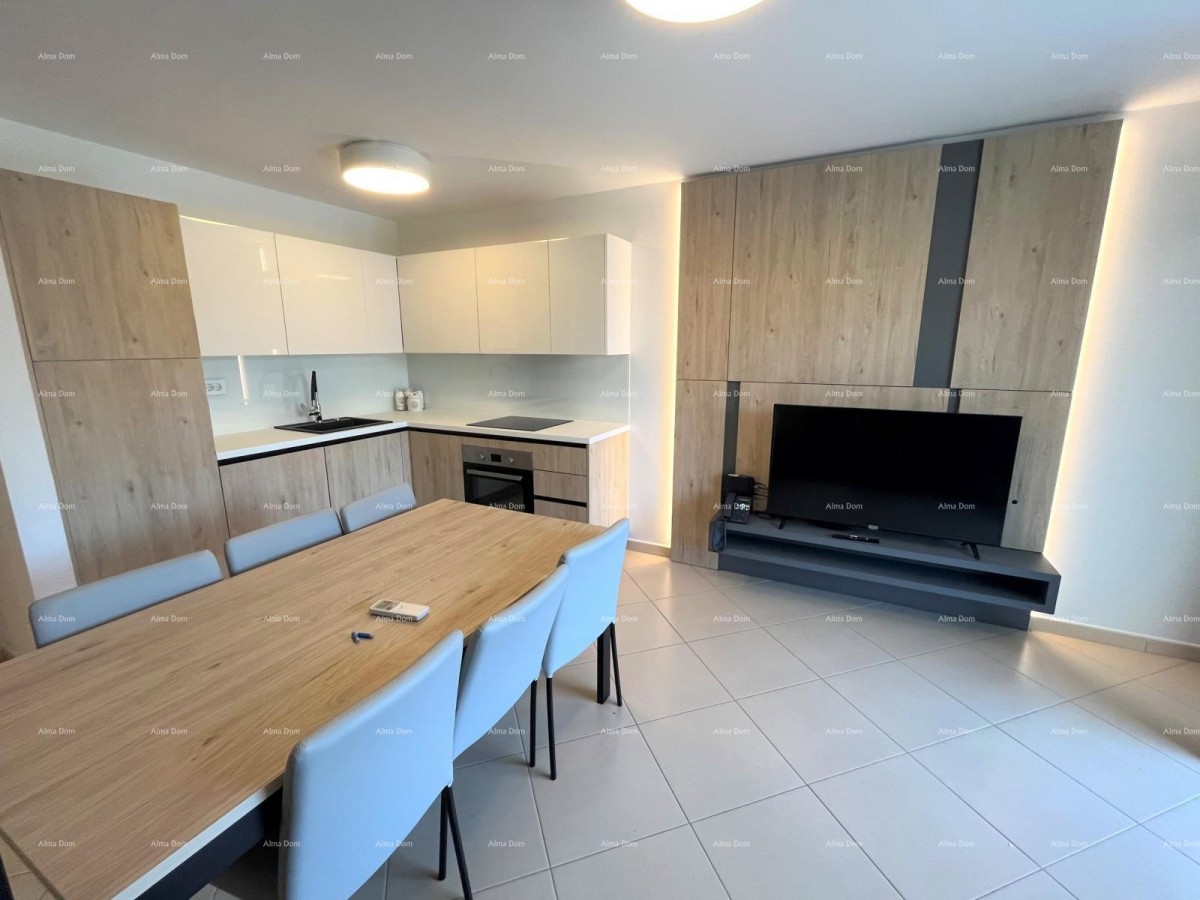 Spazioso appartamento in complesso con piscina, garage e vista mare – a soli 70 m dal mare, Umago! 3