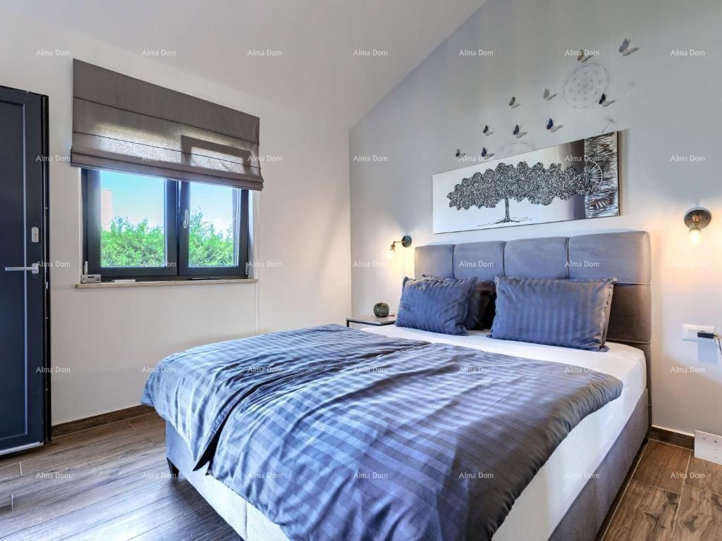 For sale: Luxury villa with a pool in a green oasis near Labin. 16