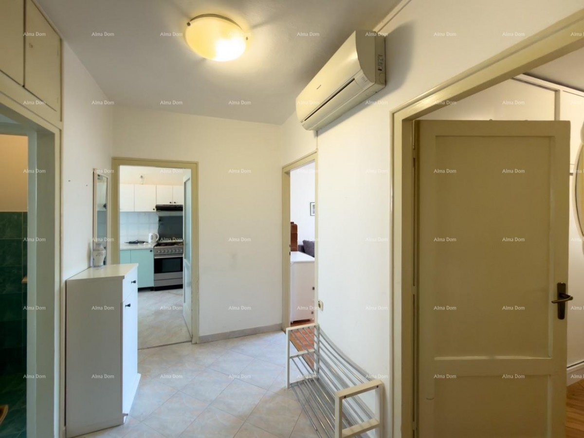 Vendiamo un appartamento in ottima posizione a Pola! 2