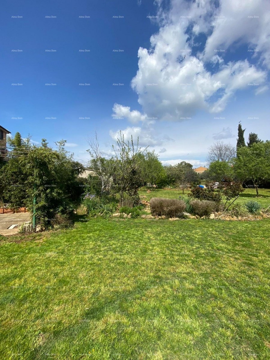 A house for sale with additional building and land, Pula! 14