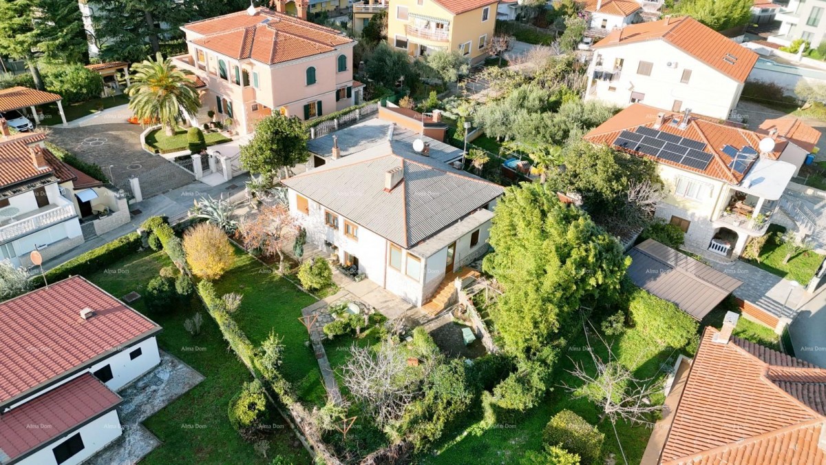 House with two residential units and great development potential – first row to the sea, Umag 1