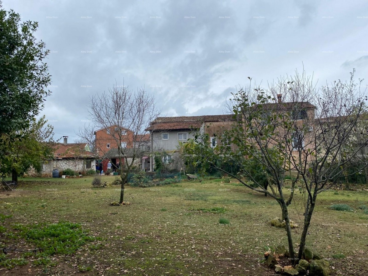 A house for sale with additional building and land, Pula! 2