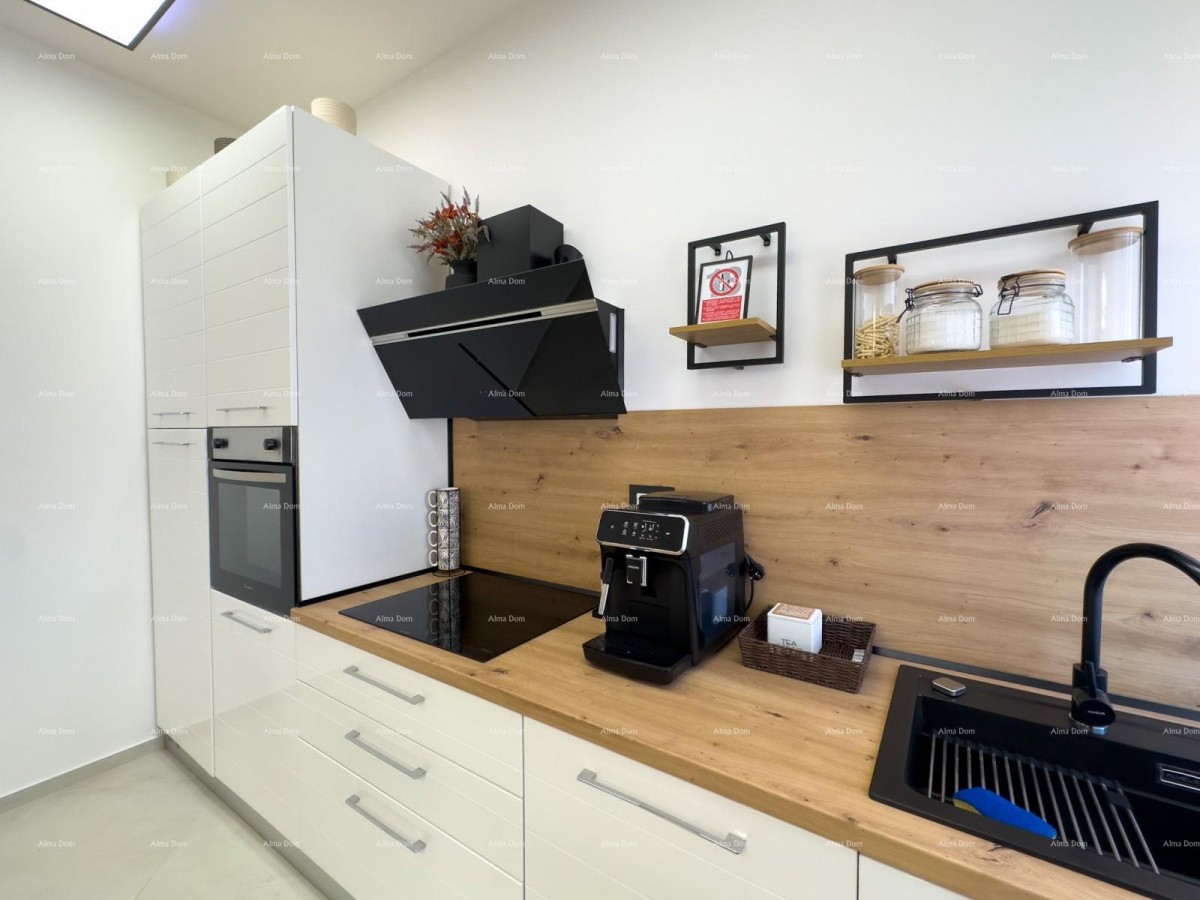 Pulj strogo središče Istarska ulica 500 metrov od Arene Sodobno popolnoma prenovljeno in opremljeno mestno stanovanje 25