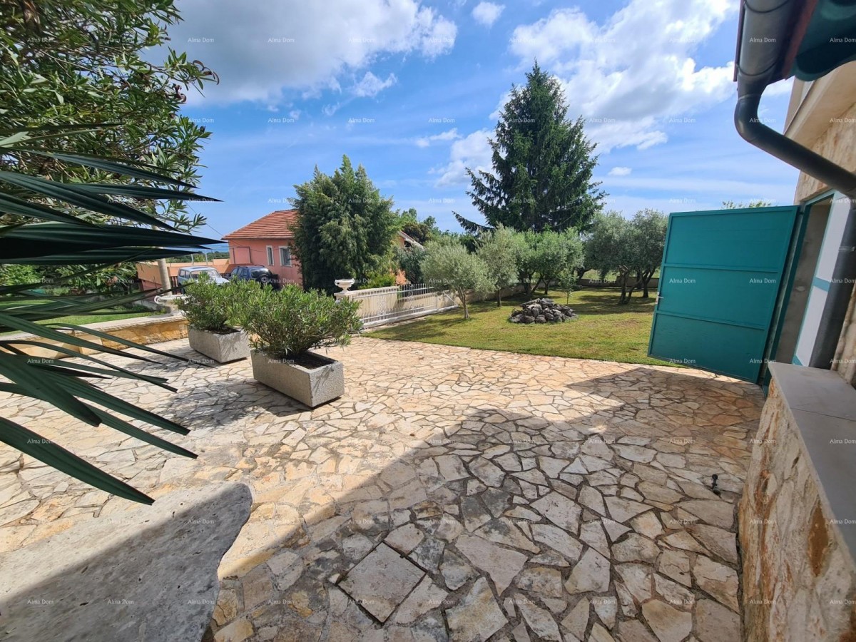 Kuća s bazenom i velikom okućnicom!  Blizina mjesta Marčane. 6