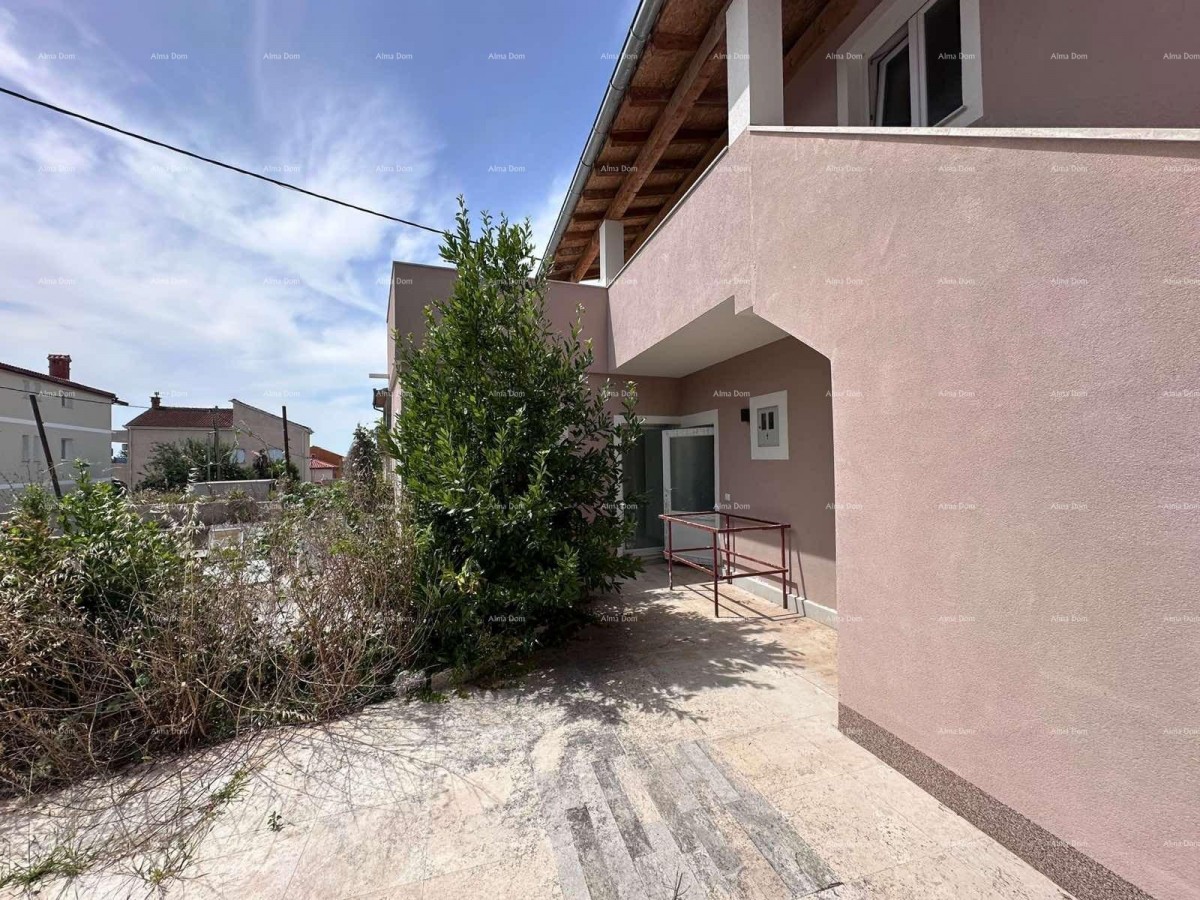 Prodaja fantastične hiše s tremi stanovi v Medulinu! 4