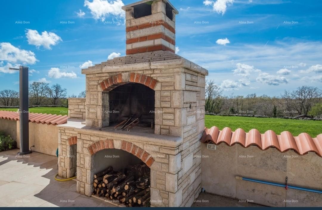 A beautiful house with a pool, surrounded by greenery! 5