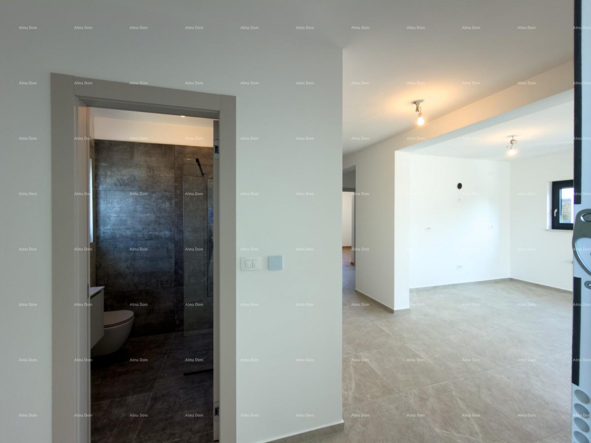 Новая постройка в отличном месте. 2