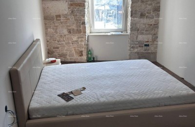 Vendita di un appartamento esclusivo in stile rustico, in una posizione privilegiata, nel centro di Pola!