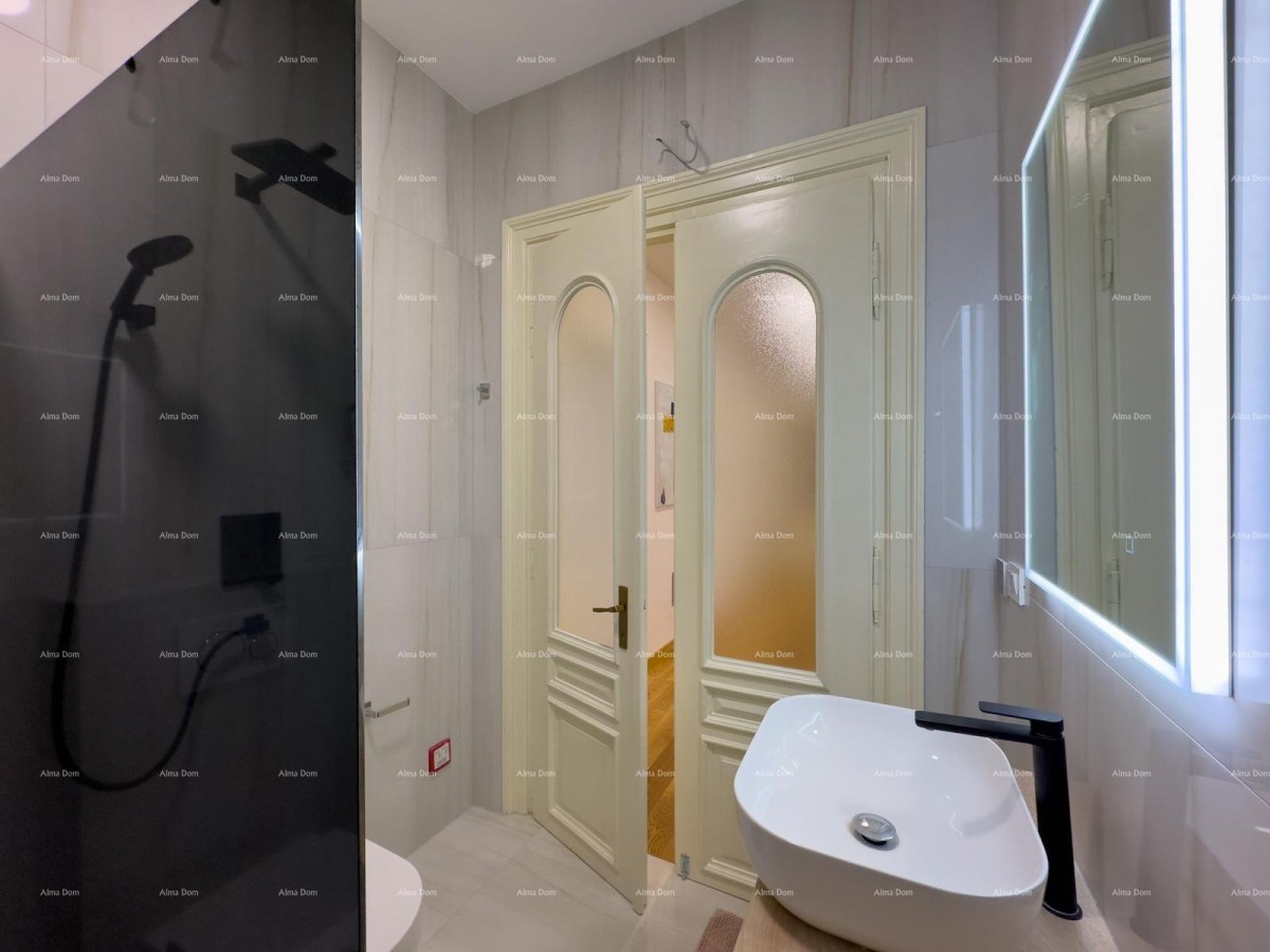 Beautiful renovated apartment in the very center, on the city market 20