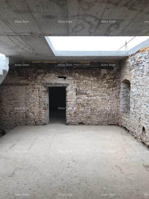 NA PRODAJU: KUĆA U TIJEKU RENOVACIJE U SRCU KANFANARA 4