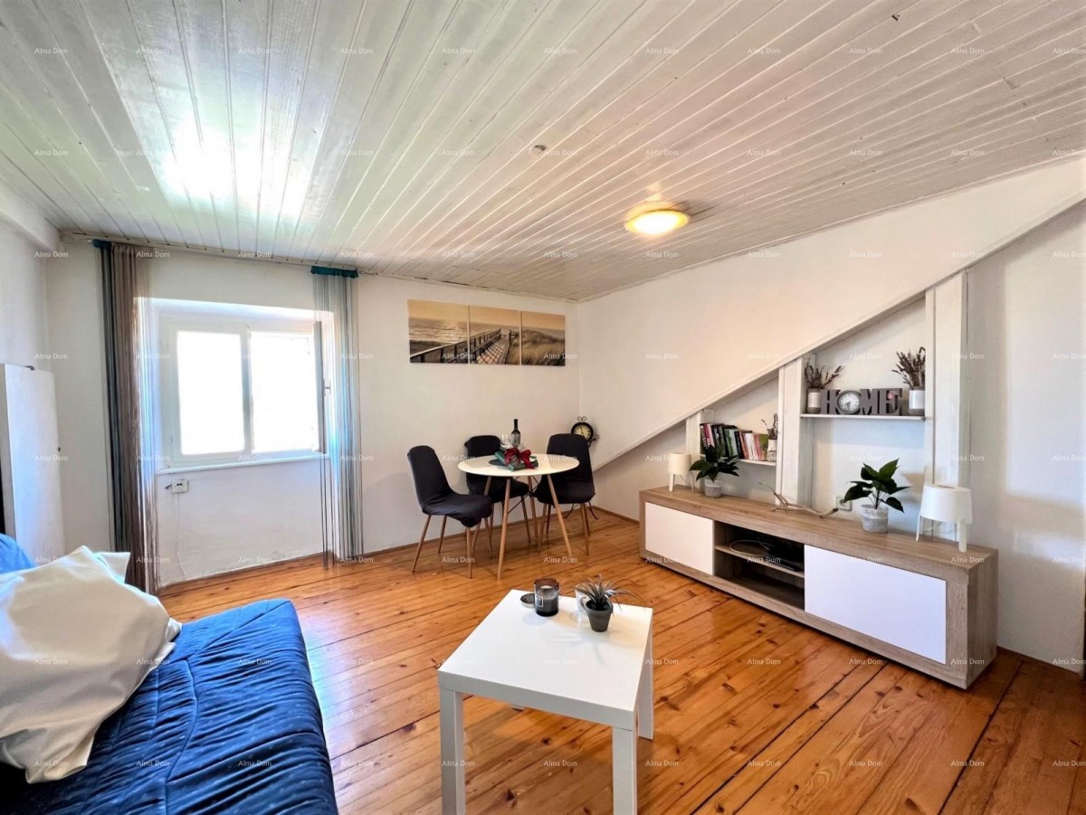 Prodaje se stan u centru Pule sa pogledom na katedralu i more. 3