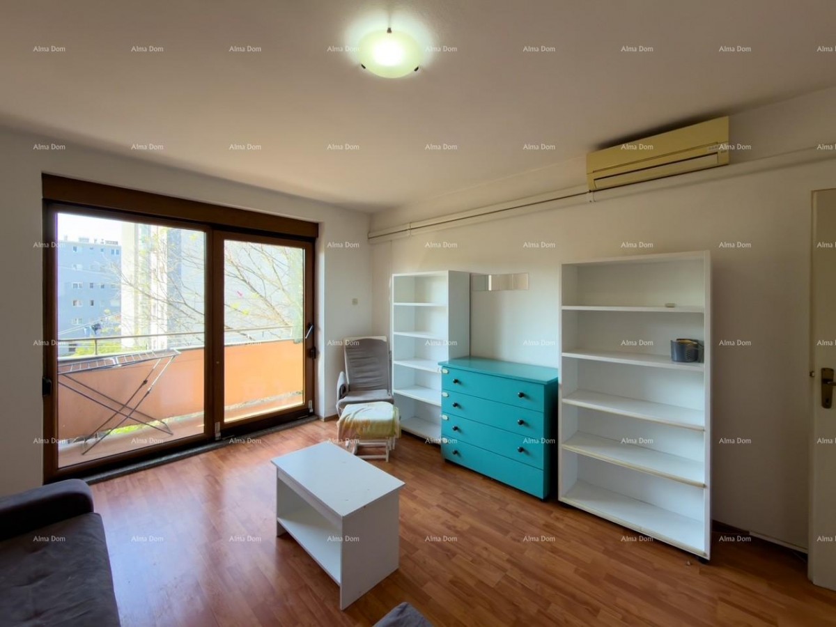 Vendiamo un appartamento in ottima posizione a Pola! 17