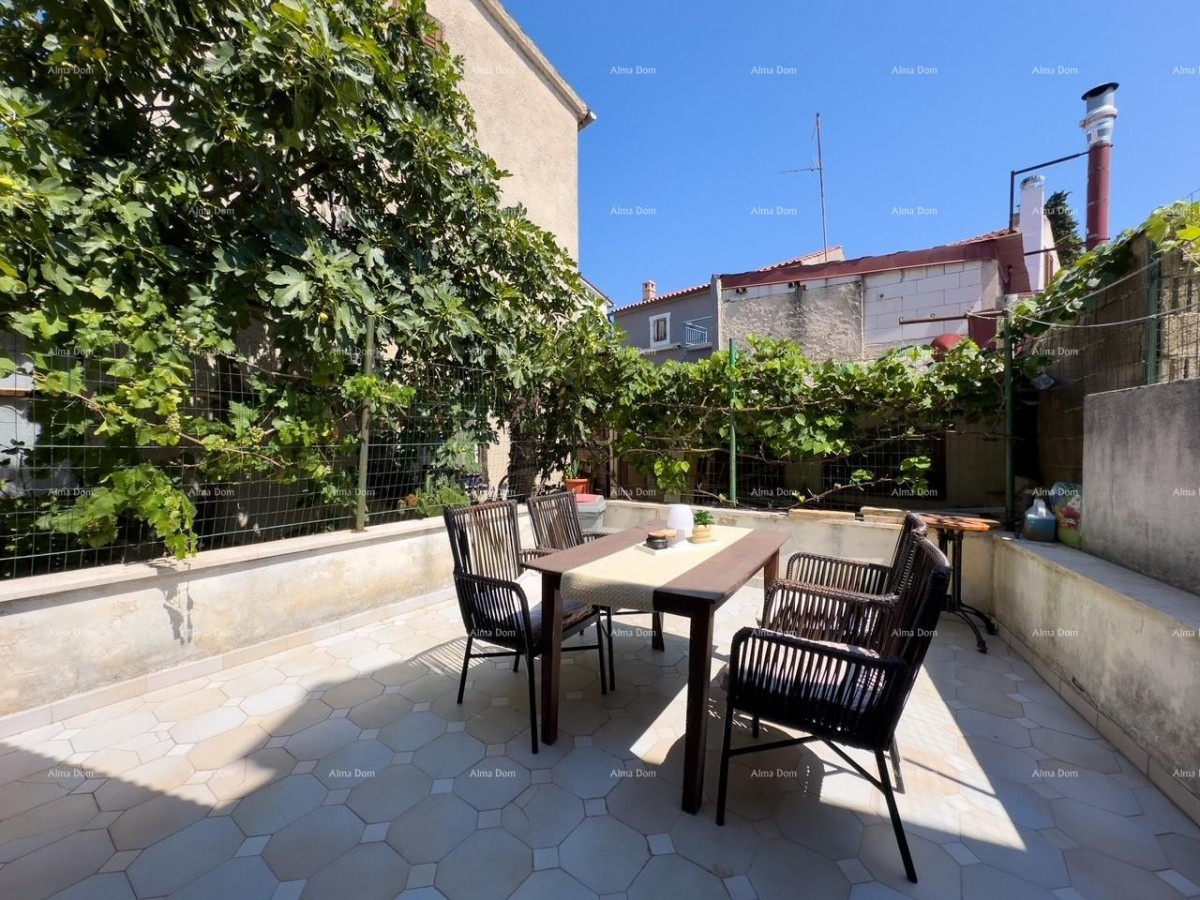 Vendiamo una casa con uffici nel centro di Medolino! 1