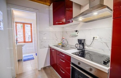 Prodaja namještenog i renoviranog stana-prvi red do mora! Umag
