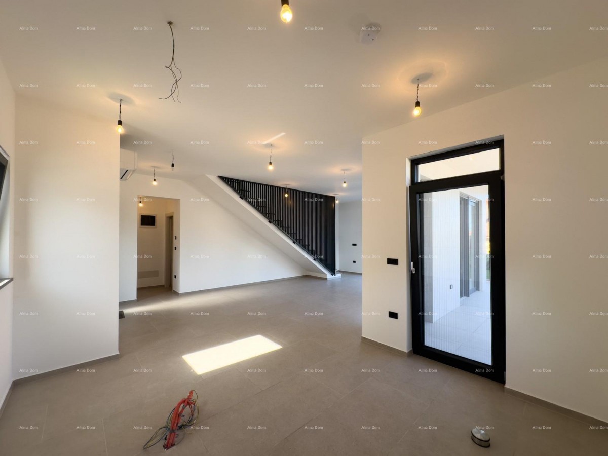 Vendiamo villa bifamiliare con piscina e garage 5