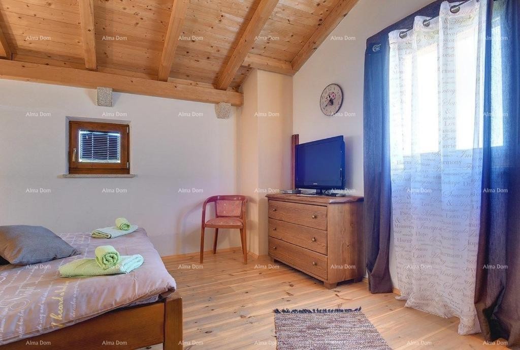 Prodaja se čudovita vila z bazenom v bližini Pazina 32