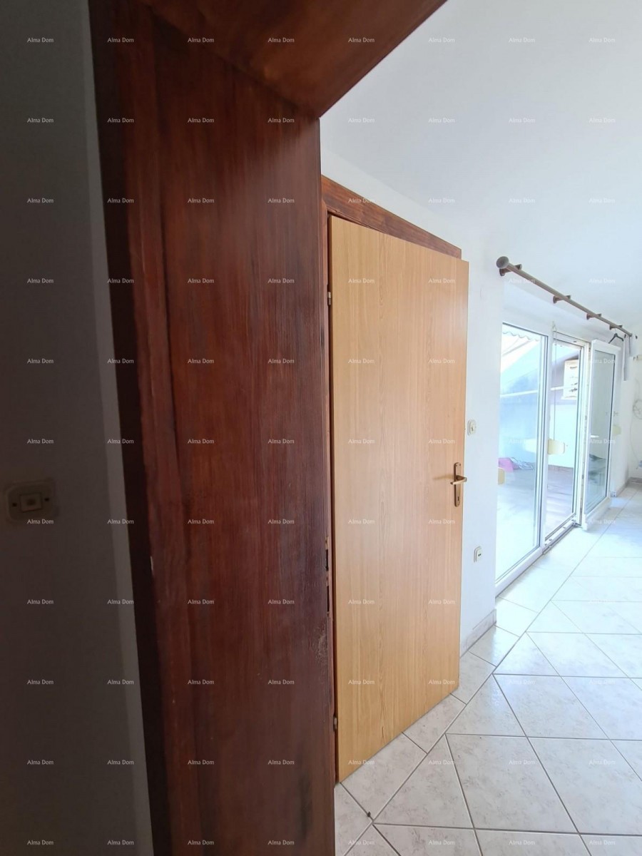 Odlična priložnost! Prodaja stanovanja na vrhunski lokaciji, Medulin! Pet minut lahke hoje do morja in plaž. Neposredna bližina kampa. 12