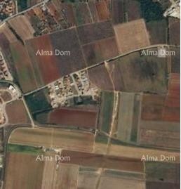 Atraktivno građevinsko zemljište za izgradnju stambene zgrade, Umag – 500 m od mora! 3