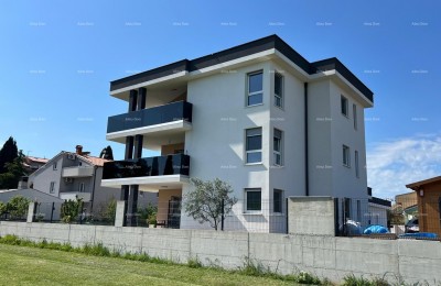 Moderno trilocale con grande terrazza e 2 posti auto