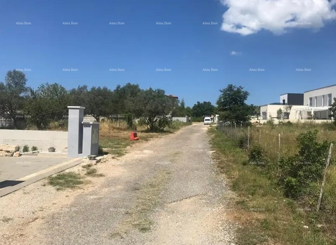 Отличный участок под застройку, недалеко от Водняна 2