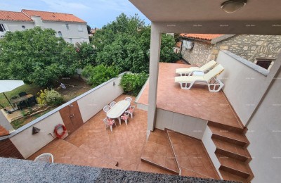 Hiša s pomožnim objektom. Medulin.