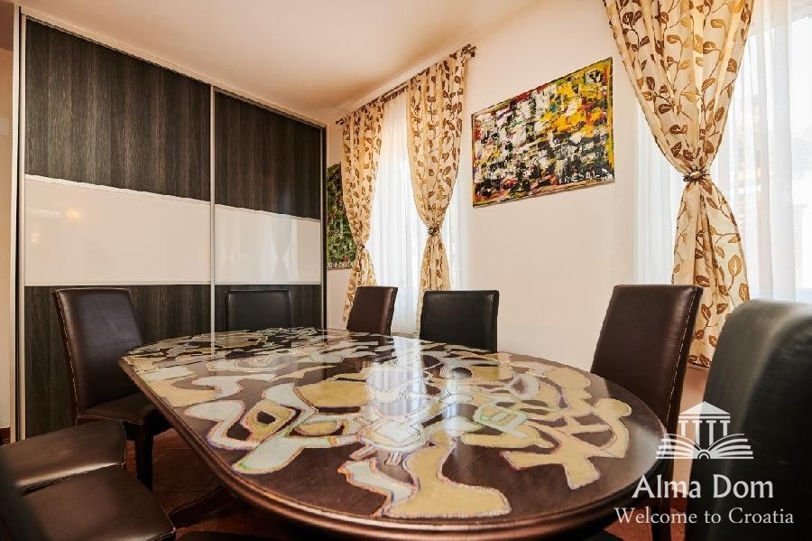 Hiša, blizu mesta Umag. 14