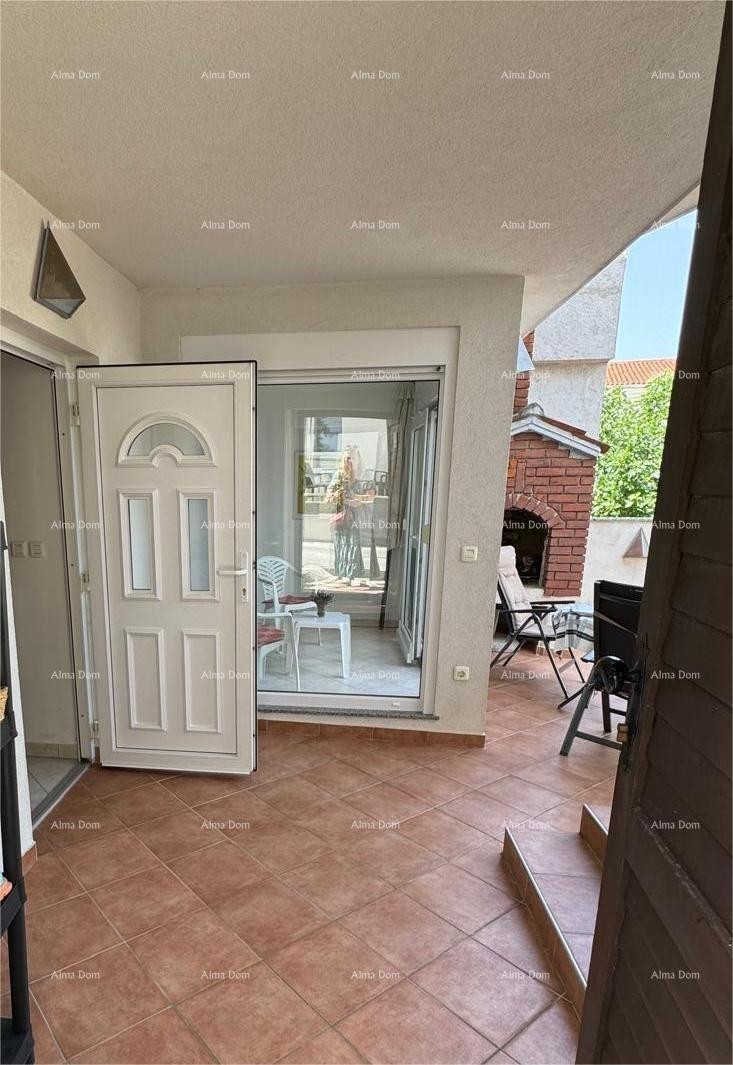 Hiša s pomožnim objektom. Medulin. 2