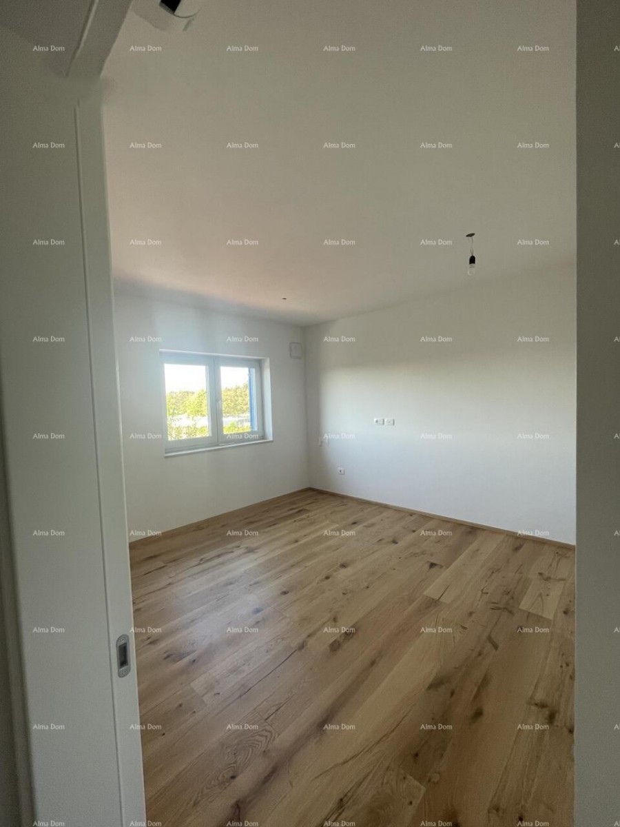 House in a row with a yard 9