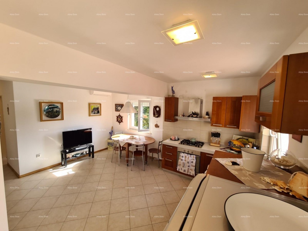 Apartment with an open view of the bay and the sea. 13