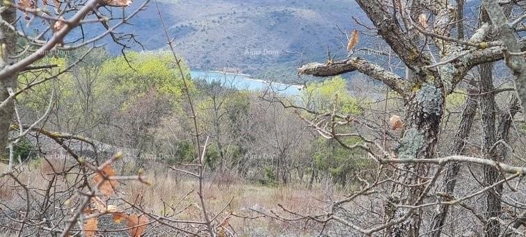 Građevinsko zemlište 3060m2 na Trgetu od 100 EUR/m2 1