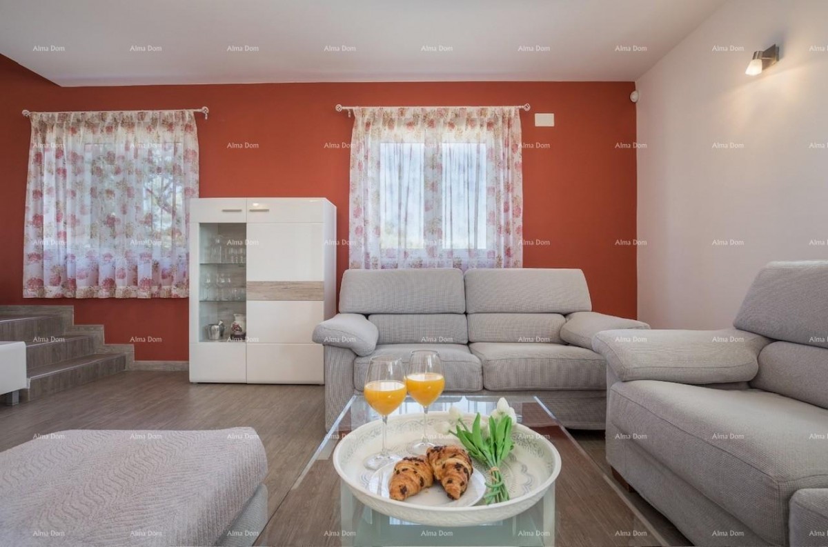 Fažana, detached house on a large plot of 1844 m2. View of the entire Fažana. 9