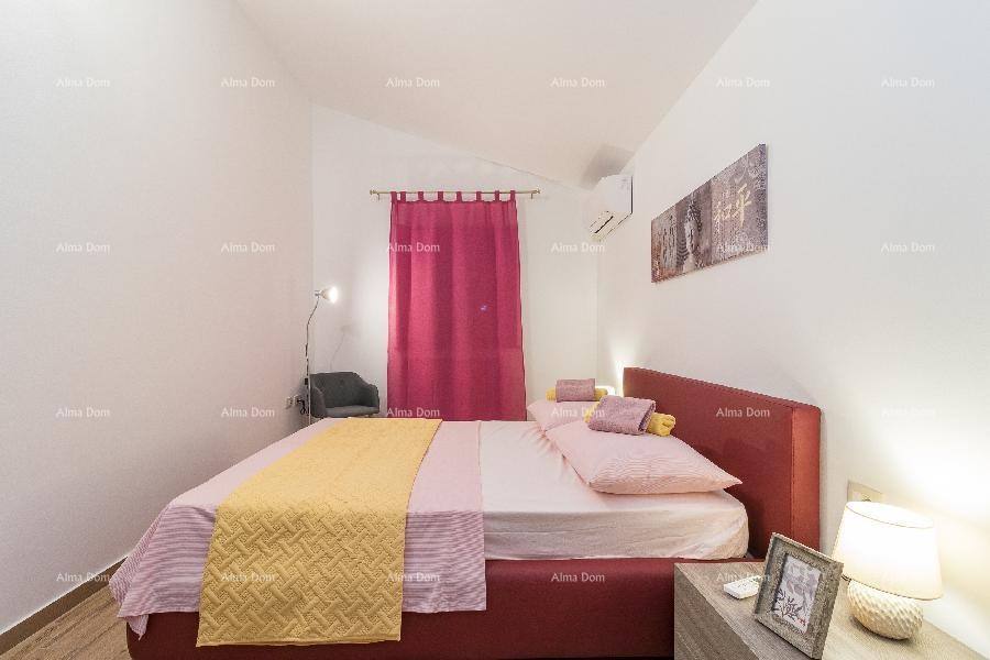Valdebek. Detached house with a pool and jacuzzi! Close to the center of the city of Pula. 24