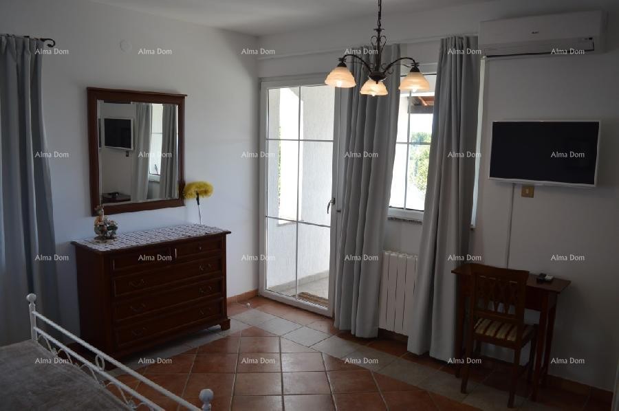 Prekrasna kuća sa bazenom! POREČ 21