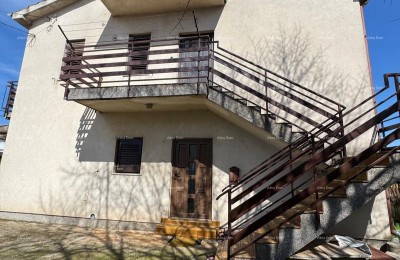 House in the center of Marčane with 2 apartments, a cellar, and a workshop