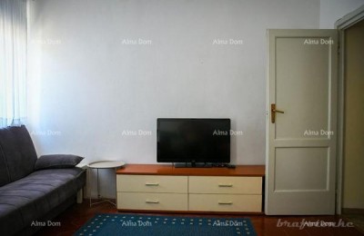 LABIN – APPARTAMENTO TRILOCALE CON GIARDINO NEL CENTRO DELLA CITTÀ – 57 m²