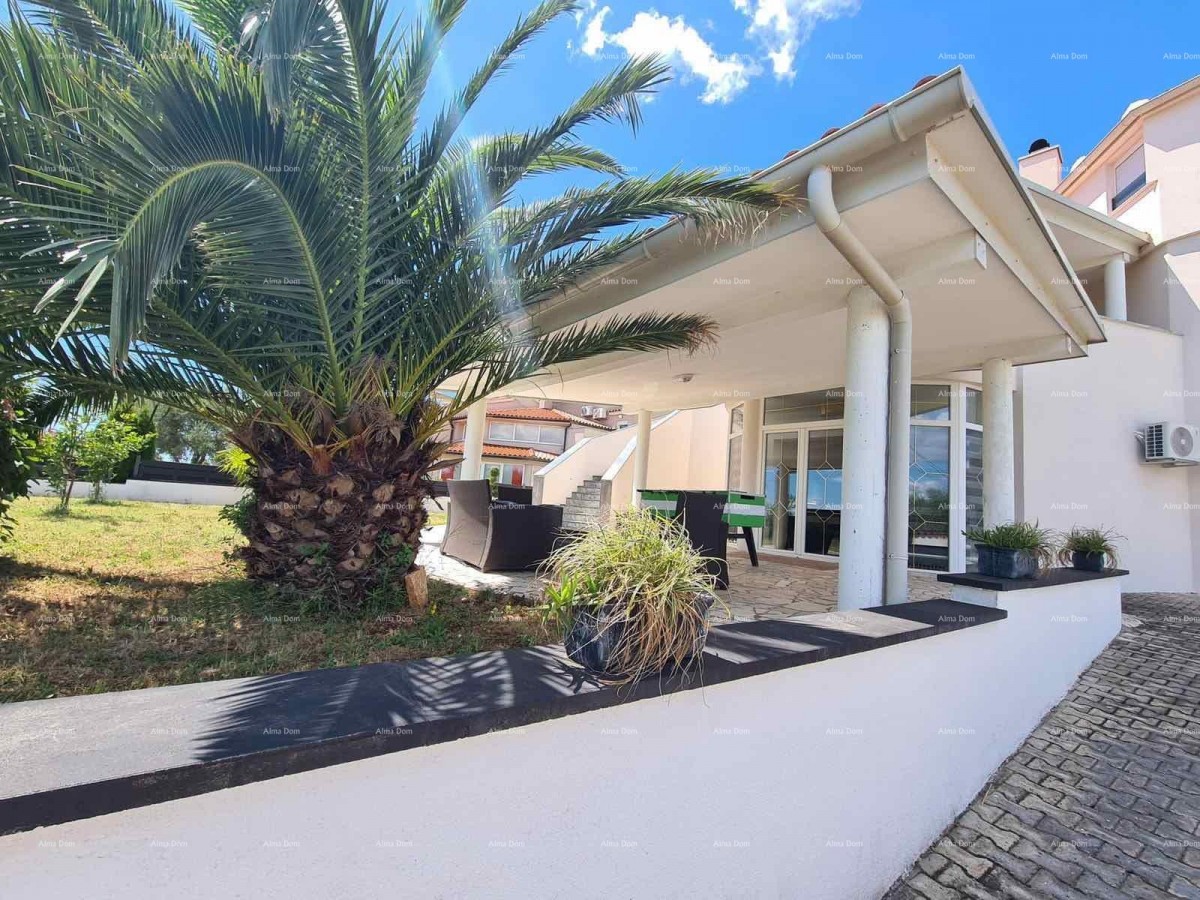 Na prodaju kuća s bazenom – Valtura 3