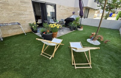 Novogradnja! Dvosoban stan s vrtom!