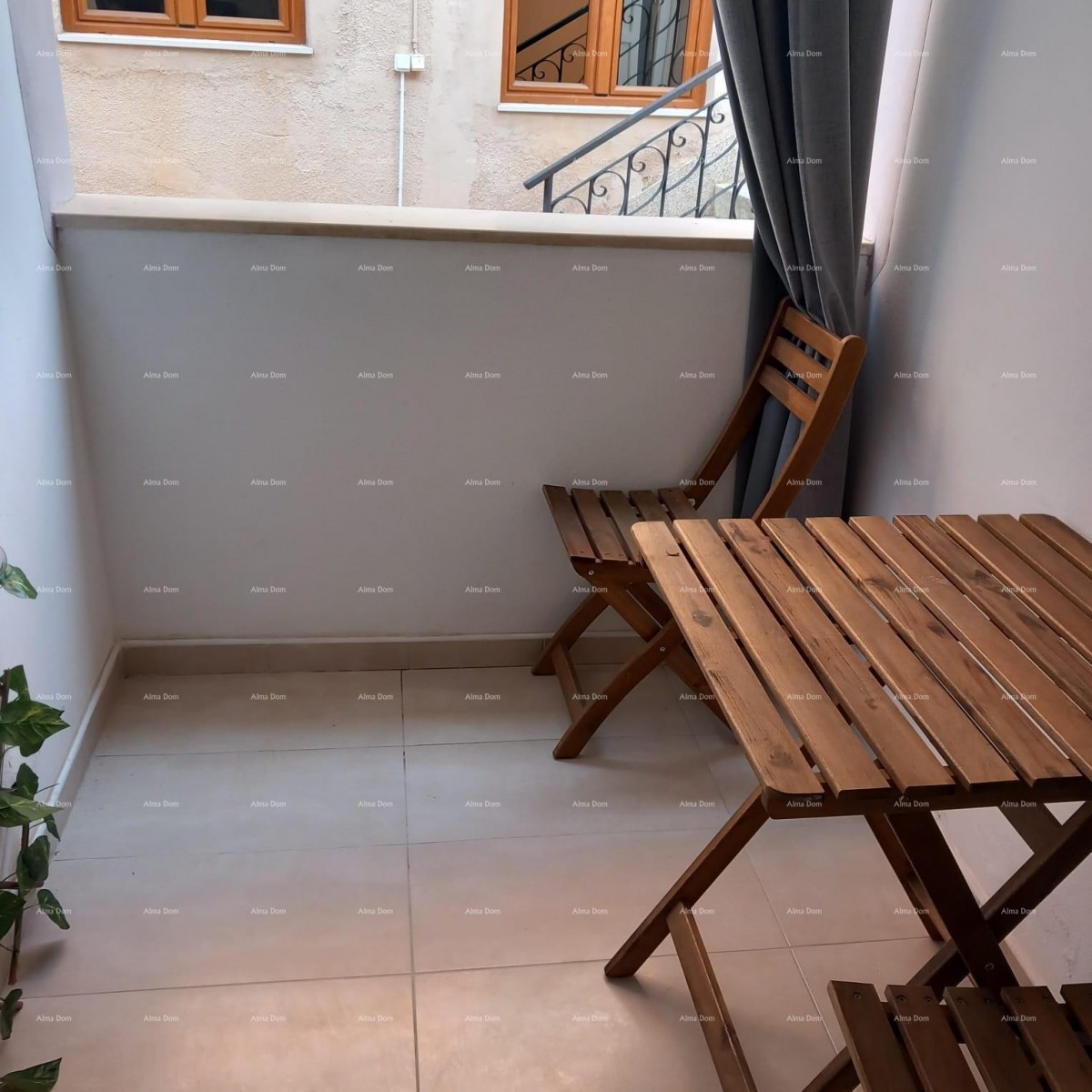 Prodaje se kuća sa 3 apartmana i dvorištem, blizu Pule. Pješčana uvala. 5