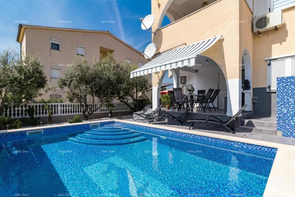 Medulin, stan sa bazenom. 1