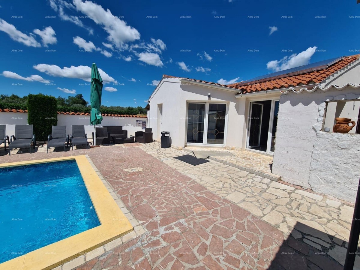 Na prodaju kuća s bazenom – Valtura 44