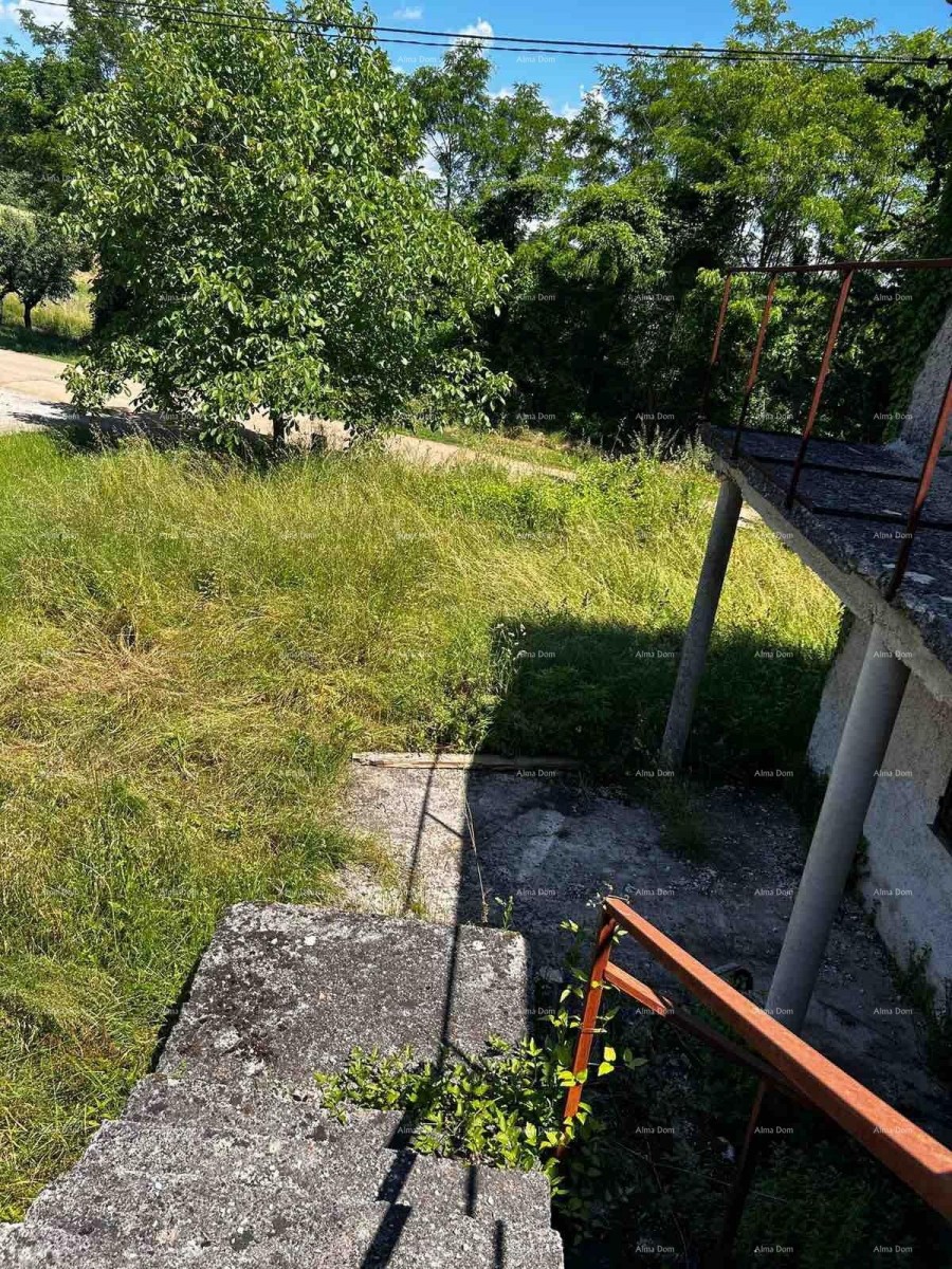 Prodaja kuće sa  stajom i zemljištem u blizini Barbana! 9