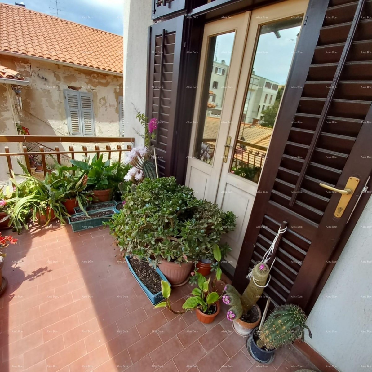 Продается квартира в центре Пулы! 1