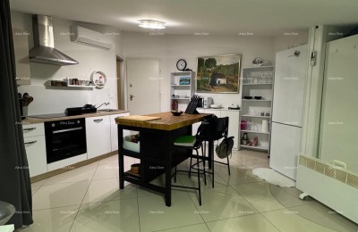 Новиград, с одной спальней. Здание с лифтом.