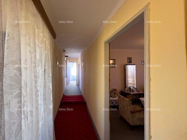 Мы продаем большой отдельно стоящий дом с просторным двором! 20