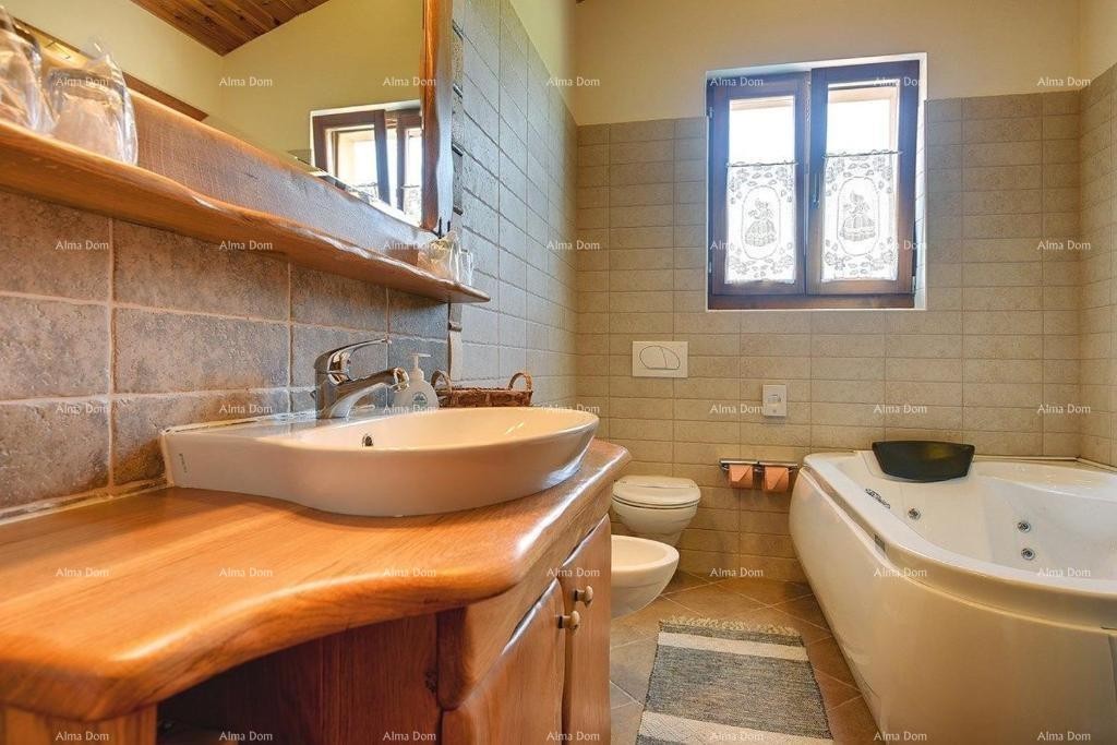 Prodaja se čudovita vila z bazenom v bližini Pazina 36