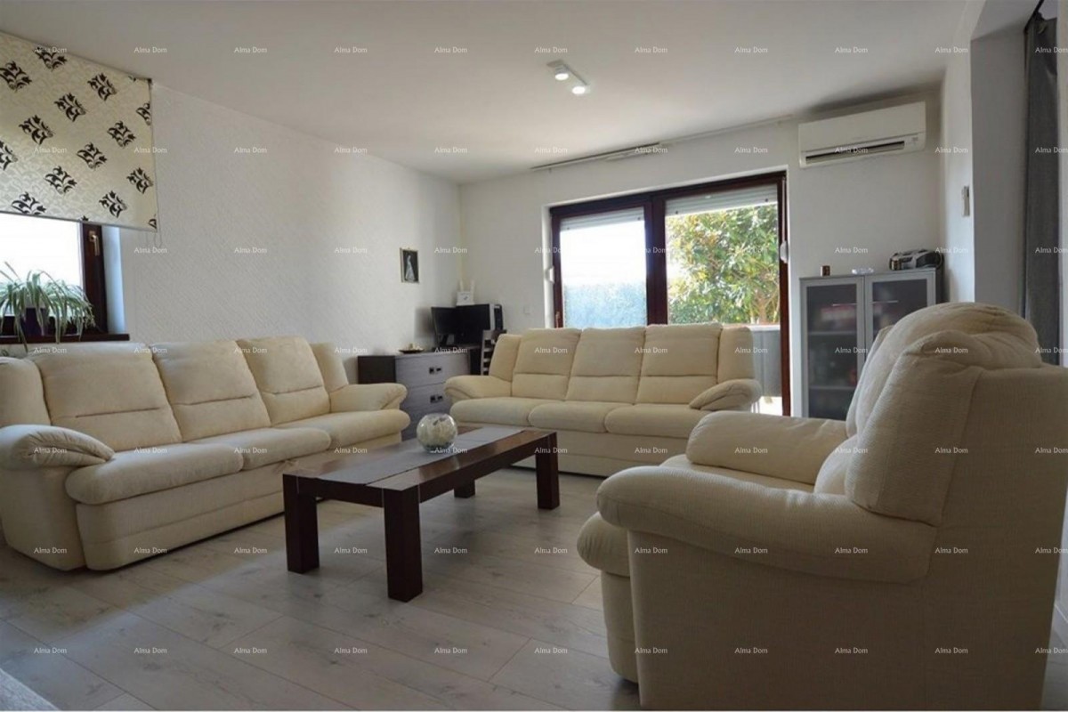 Spacious apartment with a yard, Tar 3