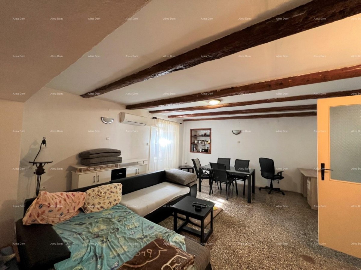 Vendiamo una casa ad uso commerciale e residenziale nel centro di Medulina. 12