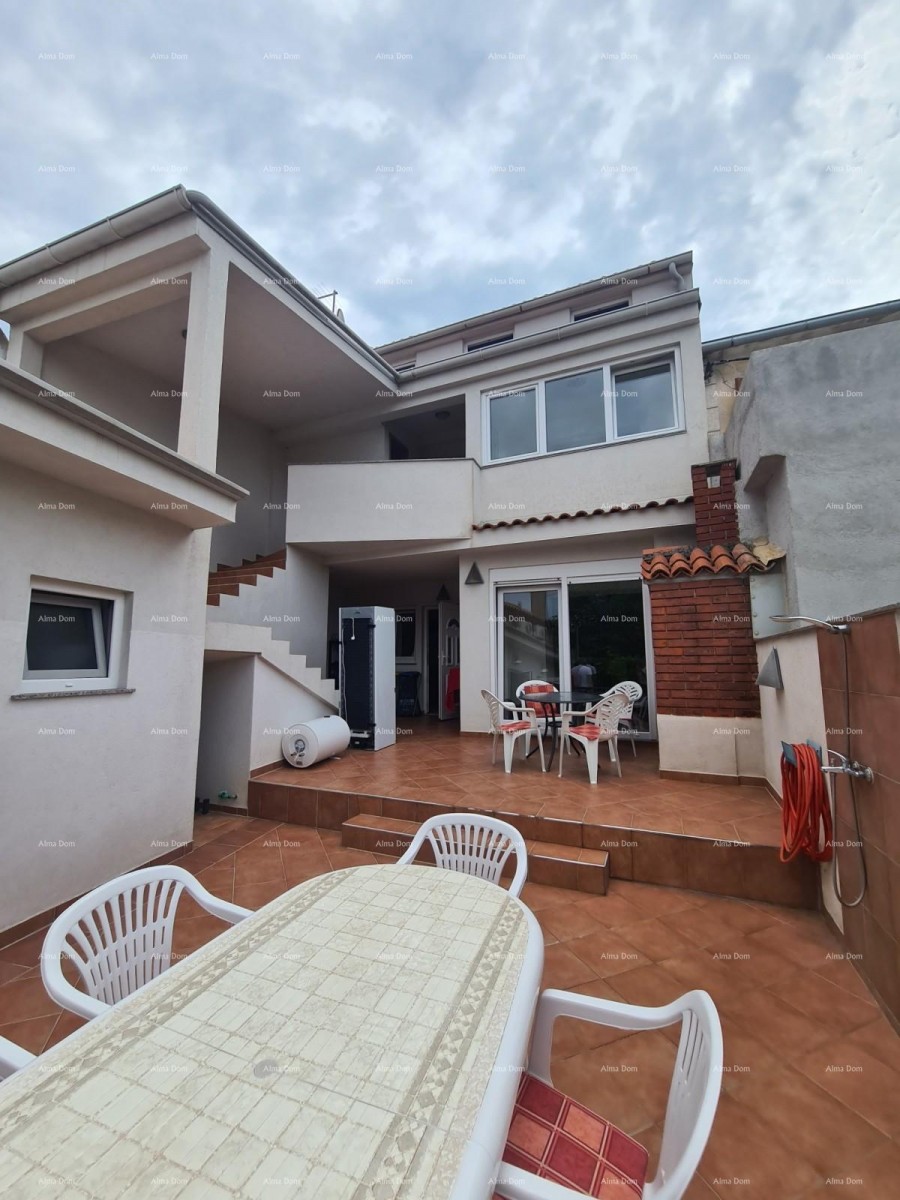 Дом с подсобным помещением. Medulin. 30