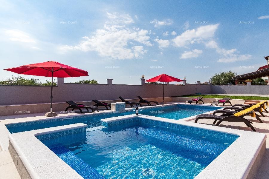 Valdebek. Detached house with a pool and jacuzzi! Close to the center of the city of Pula. 3