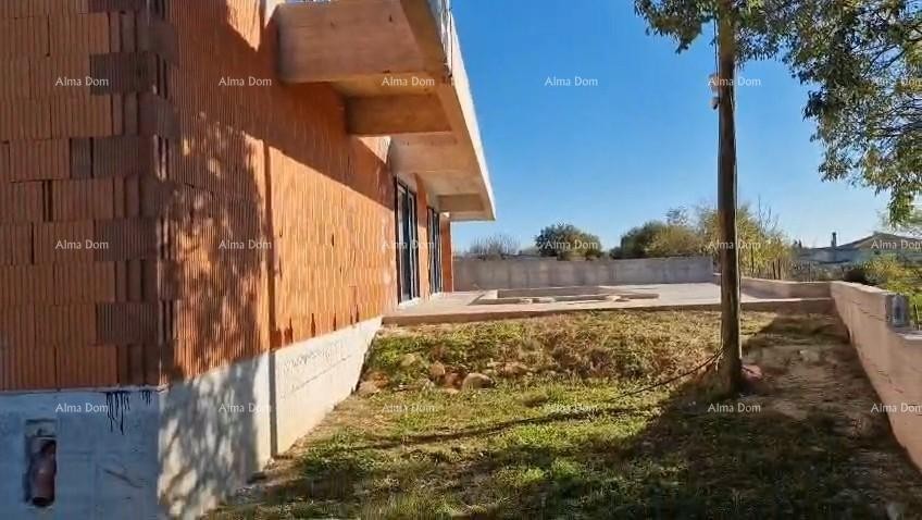 Канфанар, современный дом в стадии Рох-бау 11